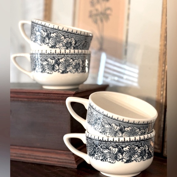 4 USA Pottery Royal Colonial Heritage Blue/White Willow Cups EUC 2.25”x3.5” - Picture 1 of 6